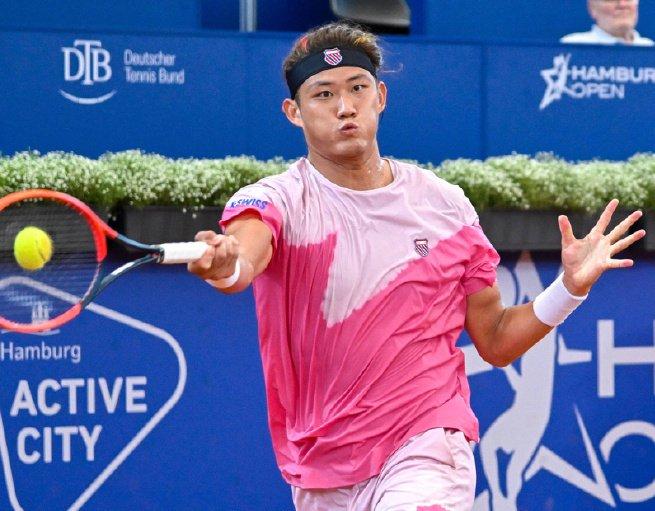 阐述澳门六开彩开奖结果和查询,ATP500 汉堡站：张之臻不敌小兹维列夫无缘四强，小兹维列夫将战马丁内兹