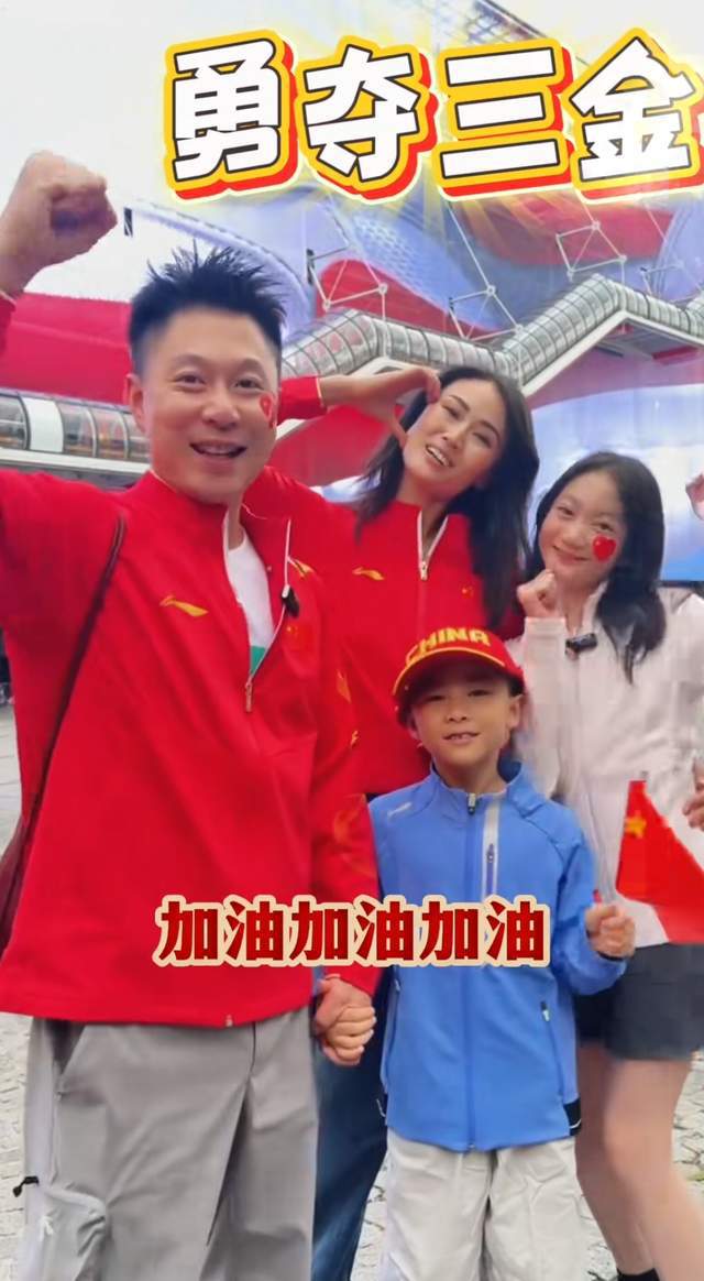 新澳门开奖记录查询今天,李小鹏一家三口同框，奥莉漂亮可爱，妻子李安琪却苍老好多  第12张